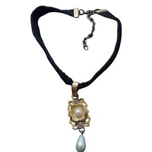 Vintage Black Velvet Ribbon Choker Necklace Gold Tone Flower Pearl Drop Pendant